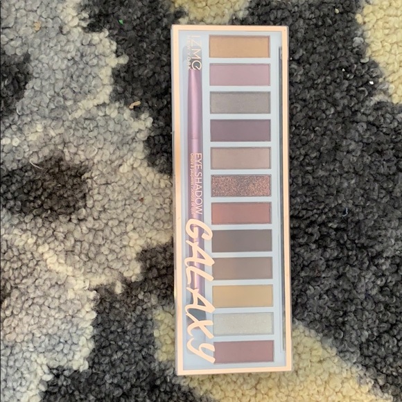 izme new york Other - 🔴izme new york eye shadow palette